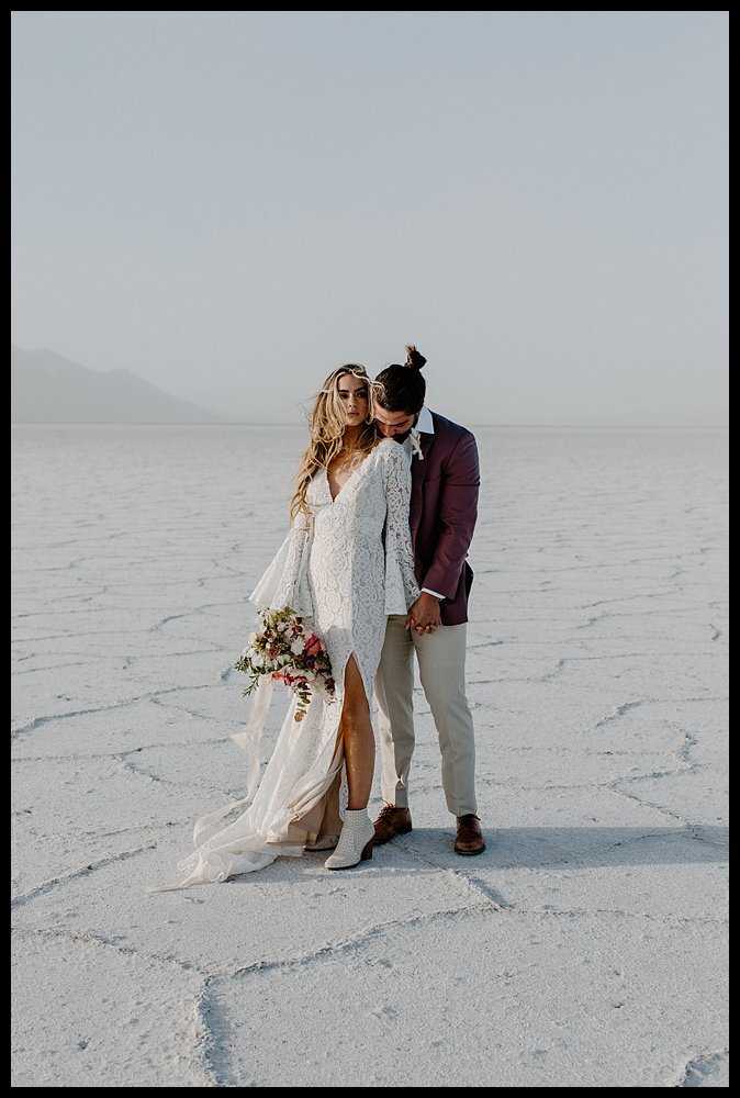  Wedding photos in Salt Flats in Utah 