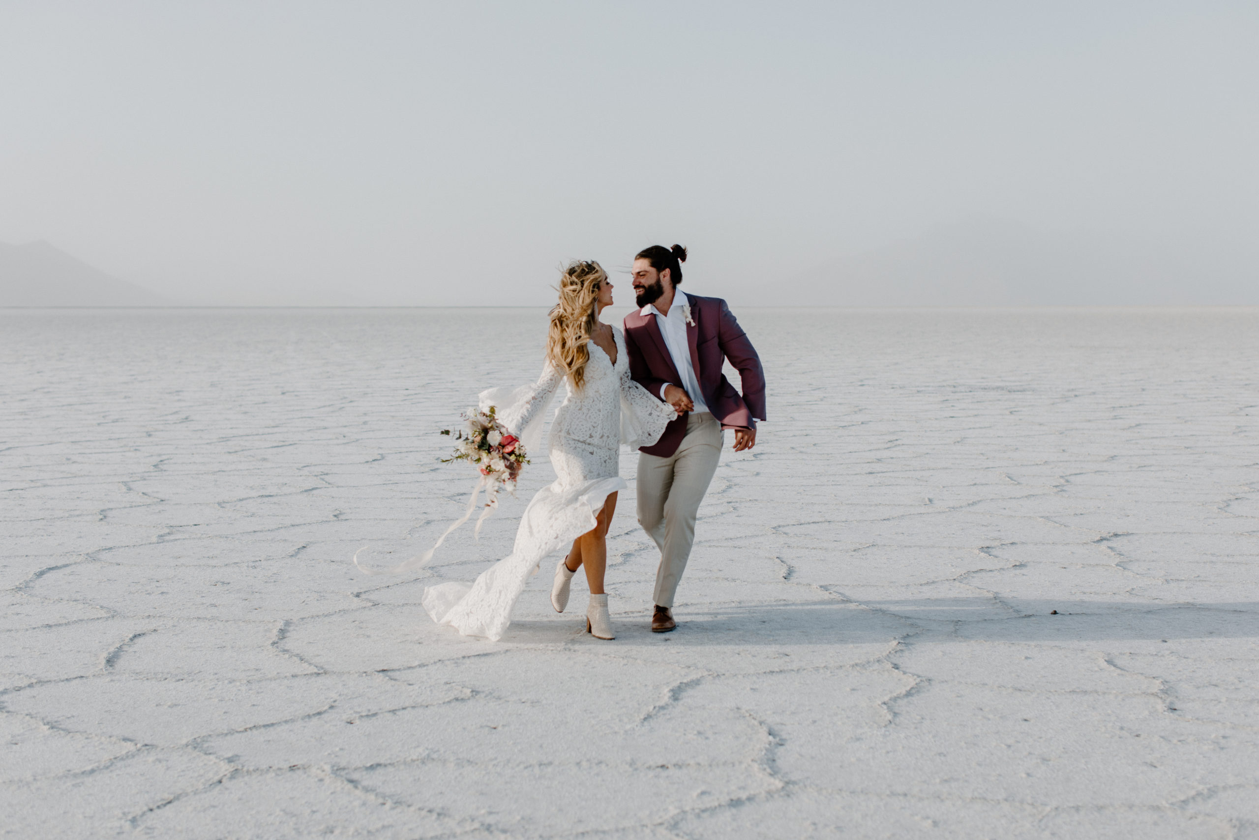 Elopement vs Wedding: 8 Differences You Should Know 